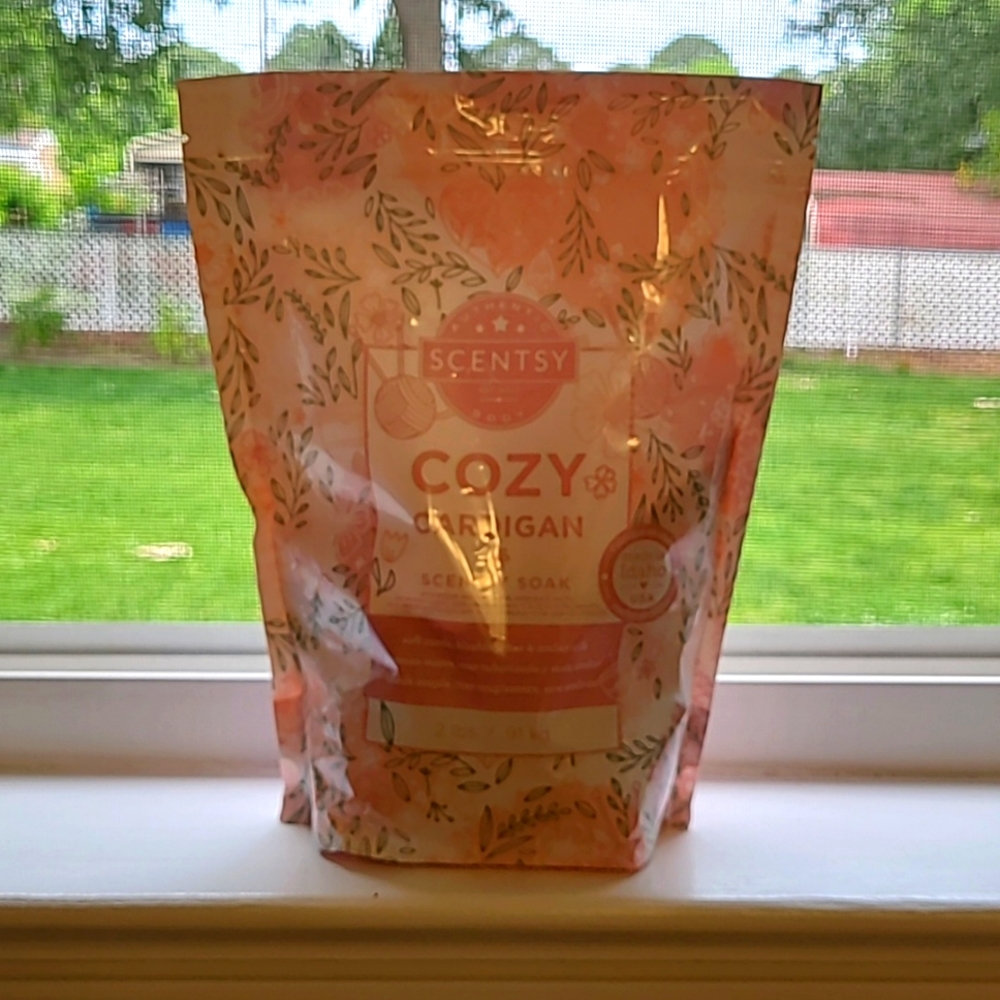 Scentsy Cozy Cardigan Soak